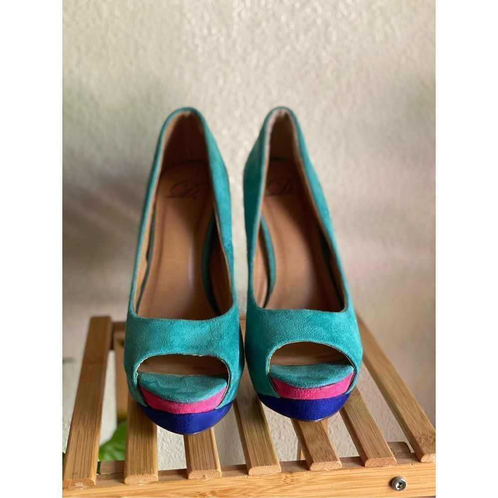 Heart In D Multicolored Pumps - Picture 3 of 5